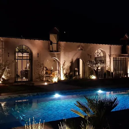 Les Granges De Bed & Breakfast 4*
